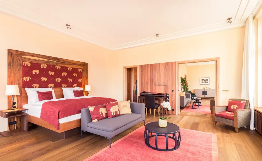 Orania86 Bedroom and Lounge by day.